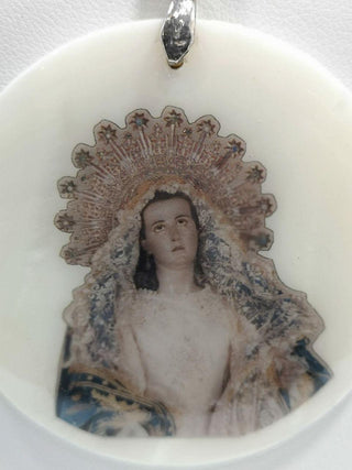 Medalla Virgen de la Amargura en nacar y plata SEMANA SANTA